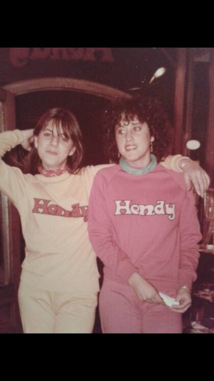 Unas vendedoras en el local de la callé Rodríguez Peña, en los 80