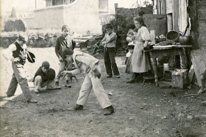 Uñate, otro juego de bolitas en desuso.