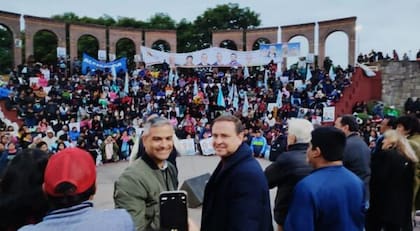 Unidad por Jujuy cerró su campaña en la Plaza de los Inmigrantes