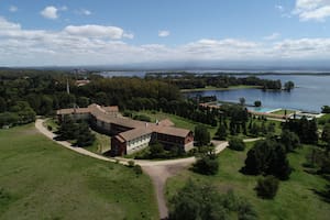 El Gobierno habilitó la venta de los hoteles estatales de Embalse, construidos durante el peronismo