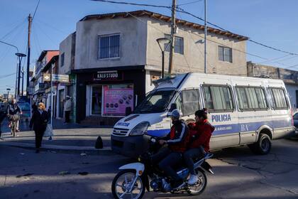 Unidades policiales fueron asignadas a la zona donde se registró el intento de saqueo el pasado martes, en Loma Hermosa