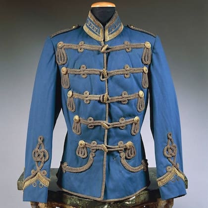 Uniforme de los húsares, 1858-1915. Chaqueta de teniente del Noveno Regimiento
