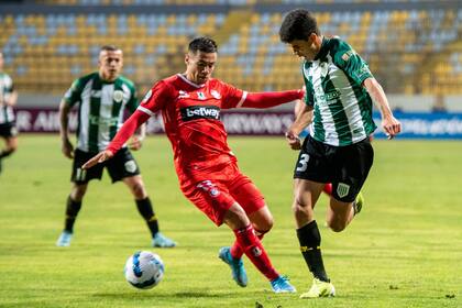 Unión La Calera y Banfield ofrecieron un partido con mucha fricción