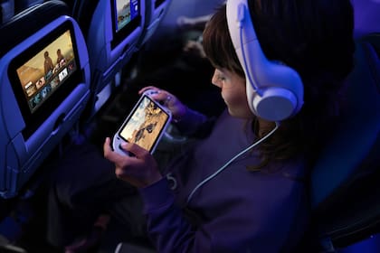 United anunció que ofrecerá acceso a internet gratis en todos sus vuelos, gracias a un acuerdo con Starlink