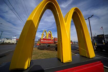 Uno de cada ocho estadounidenses ha trabajado para McDonald’s (AP foto/Gene J. Puskar, Archivo)