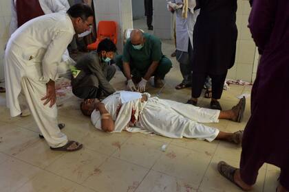 Uno de los ataques fue en un hospital de Kabul y otro durante un funeral