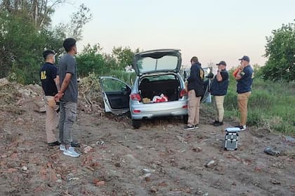 Uno de los autos usados por los asaltantes que coparon la subcomisaría de Arroyo Leyes, Santa Fe