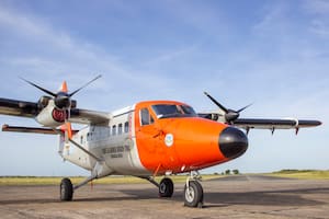 Una aerolínea estatal lleva pasajeros a dos destinos de la costa atlántica en aviones de la Fuerza Aérea