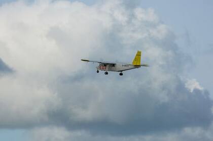 Uno de los aviones que buscan rastro del vuelo donde estaba Emiliano Sala