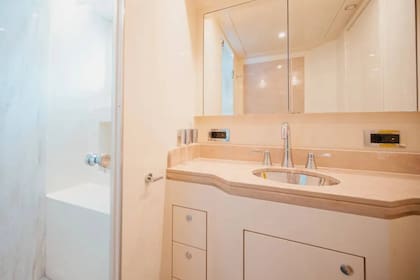 Uno de los baños del yate