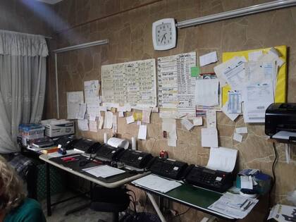 Uno de los búnkeres allanados, con las máquinas usadas para recibir las apuestas clandestinas