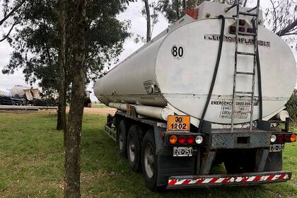 Uno de los camiones cisterna utilizado por la banda