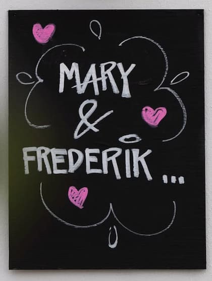 Uno de los carteles con los que los habitantes de las distintas ciudades y pueblos saludaron afectuosamente al matrimonio real