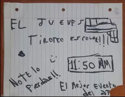 Uno de los carteles improvisados, en hojas escolares, que invitan al "mejor evento del año"