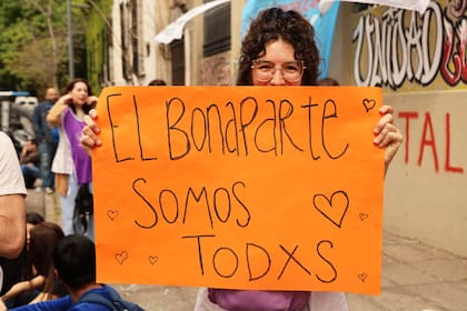 Uno de los carteles para reclamar contra el cierre