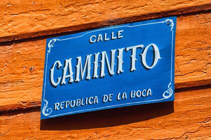 Uno de los carteles que identifican al barrio