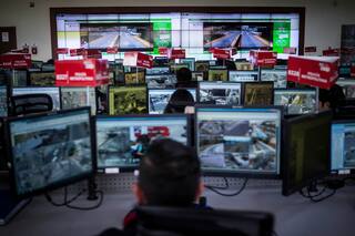 Hecho en China y exportado a Ecuador: el aparato de control que aplicó Correa