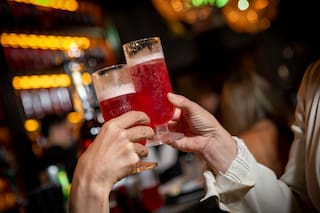 Es de 1915. La centenaria máquina de soda italiana que dio origen a un famoso coctel, se exhibe (y se usa) en Buenos Aires.