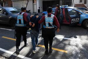 Tres colombianos detenidos por robar autos estacionados en Belgrano y Chacarita