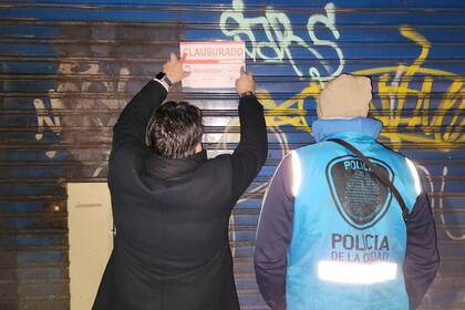 Uno de los comercios clausurados