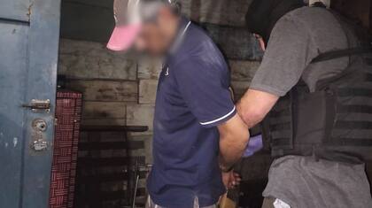 Uno de los detenidos dentro del búnker