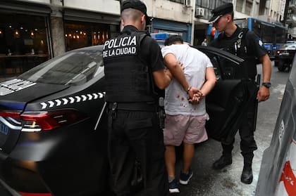 Uno de los detenidos es menor de edad