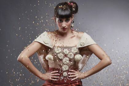 Uno de los diseños de Atilio Páez, en colores tierra y con detalles en lana