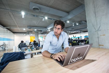 Uno de los disparadores para crear Bigbox fue un obsequio atípico que recibió: una tirada en paracaídas.