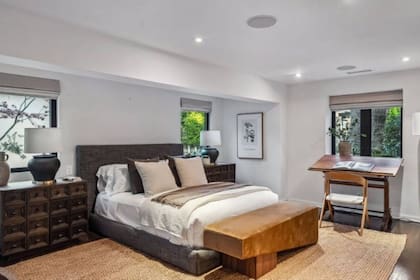 Uno de los dormitorios de la casa que puso en venta Evans