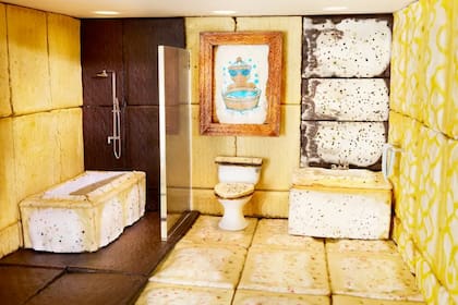 Uno de los dos baños de la casa de jengibre