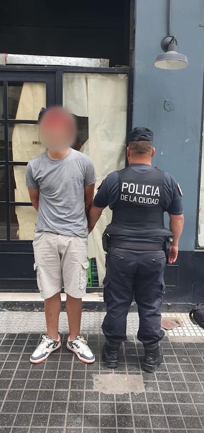 Uno de los dos pungas detenidos en microcentro tras el robo a una mujer