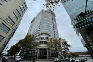 La historia detrás de dos edificios icónicos del barrio porteño que se renueva