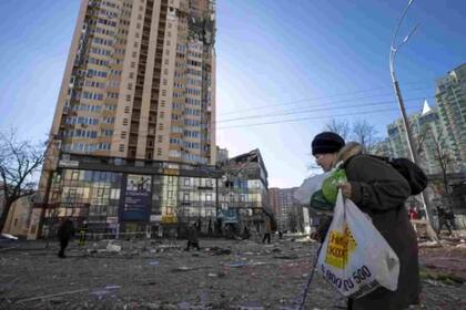Uno de los edificios que recibió un impacto de misiles rusos