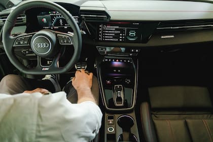 Uno de los ejes del stand es el Audi Lab, un espacio pensado para quienes buscan profundizar en el proceso de elección y configuración de un vehículo.