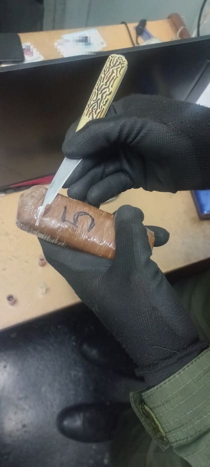 Uno de los envoltorios con la droga