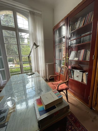 Uno de los escritorios diseñados para los estudiantes que se hospedan allí