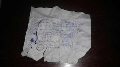 Uno de los escritos hallados en la casa del brujo