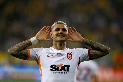 Uno de los festejos de Mauro Icardi en el partido ante Ankaragucu, por la Liga de Turquía, en el que anotó dos goles y su equipo, Galatasaray, fue campeón