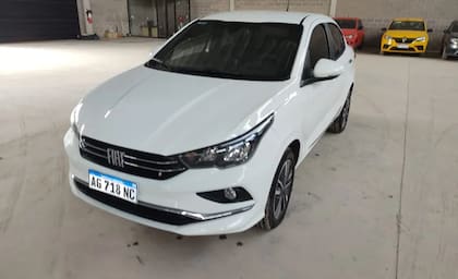 Uno de los Fiat Cronos que envía a subasta el Banco Santander