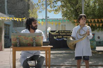 Uno de los films que presenta el Malba estos das es Delfn, la historia de un nio de 11 aos que suea con participar en la orquesta infantil de la ciudad vecina