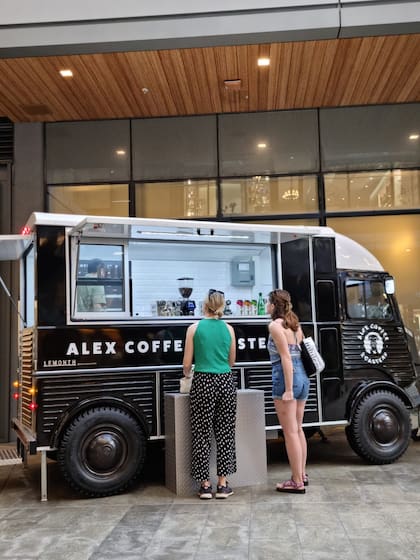 Uno de los foodtrucks de Alex Coffee Roasters