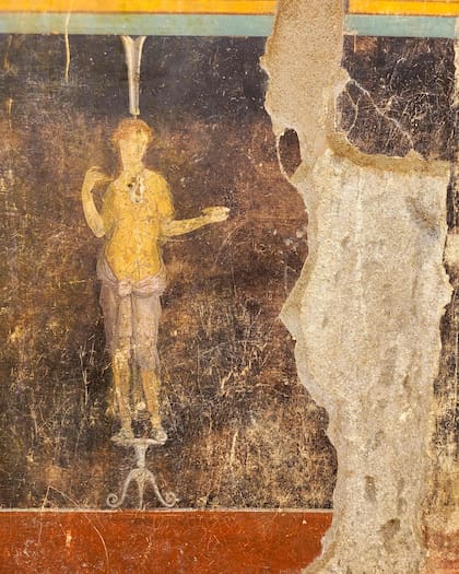 Uno de los frescos inspirados en la guerra de Troya que adornan una sala de banquetes y que fueron descubiertos en Pompeya. (Handout / Parco Archeologico di Pompei press office / AFP) 