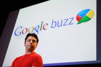 Uno de los fundadores de Google, Sergey Brin, durante el anuncio de Buz. Según diversos rumores, la compañía estaría enfocada en un servicio similar a Facebook