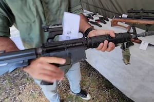 Tras el hallazgo de fusiles de asalto, sospechan que una banda narco preparaba un atentado contra el gobernador Pullaro