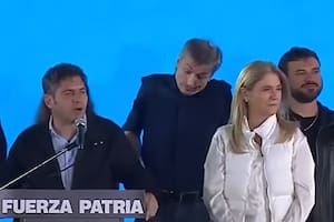 Uno de los gestos que Máximo Kirchner hizo mientras Kicillof brindaba su discurso