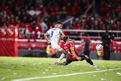 Uno de los goles errados por Maravilla Martínez para Racing