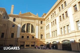 La escuela-palacio más grande del país y emblema de Parque Patricios