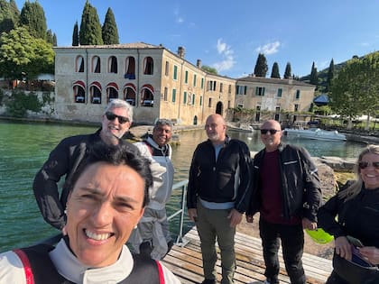 Uno de los grupos que viajó con Dávide, en un recreo en Italia, en el hermoso Lago di Garda