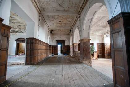 Uno de los hall de la mansión que comunican con los distintos ambientes