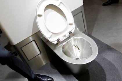 Uno de los inodoros diseñados por Helbling que se veían en la Expo de Beijing